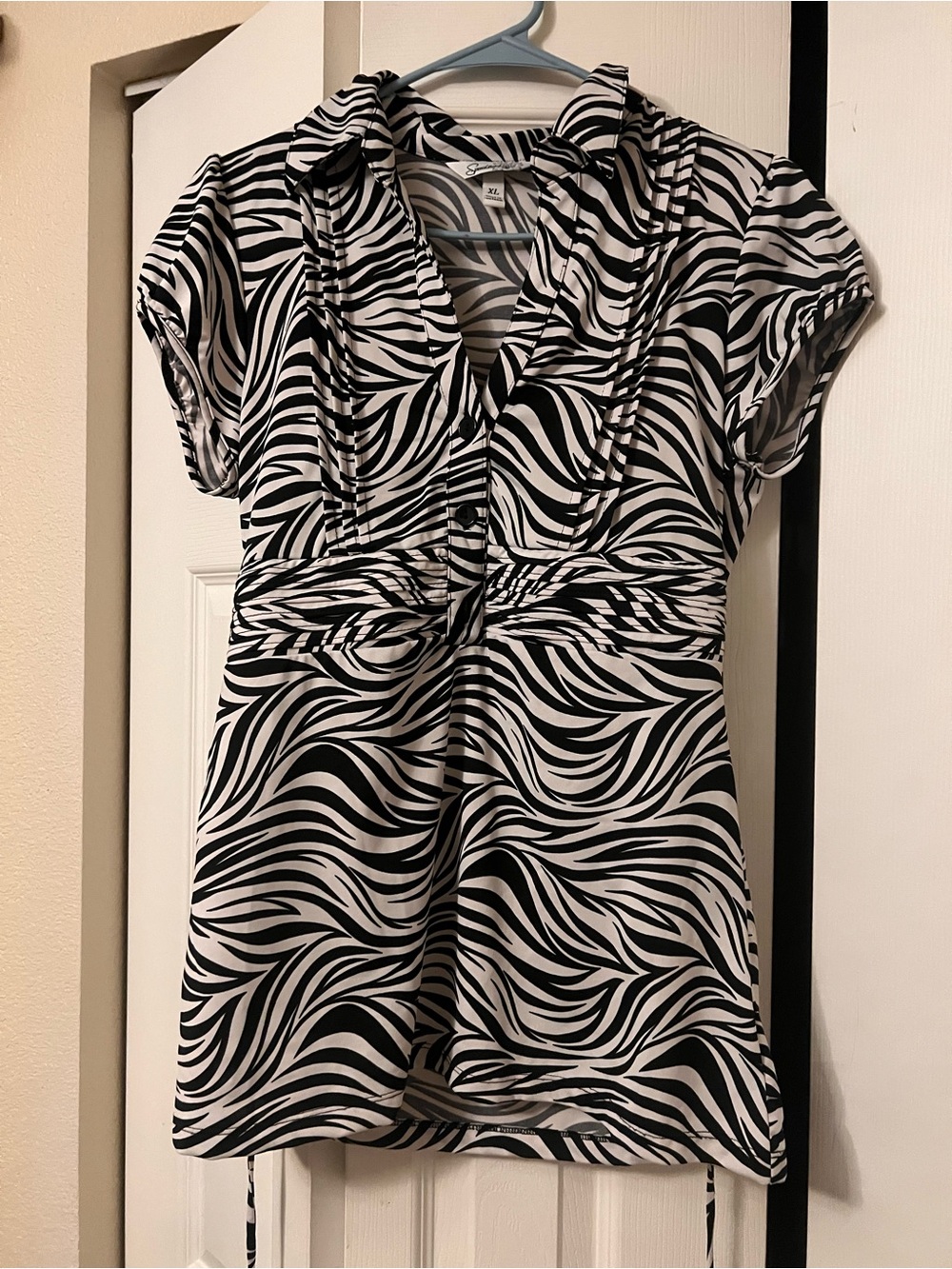 Speechless Black & White Zebra-Print V-Neck Tunic